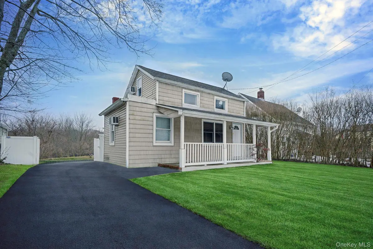 723 W Main Street, Riverhead, NY 11901 - #1