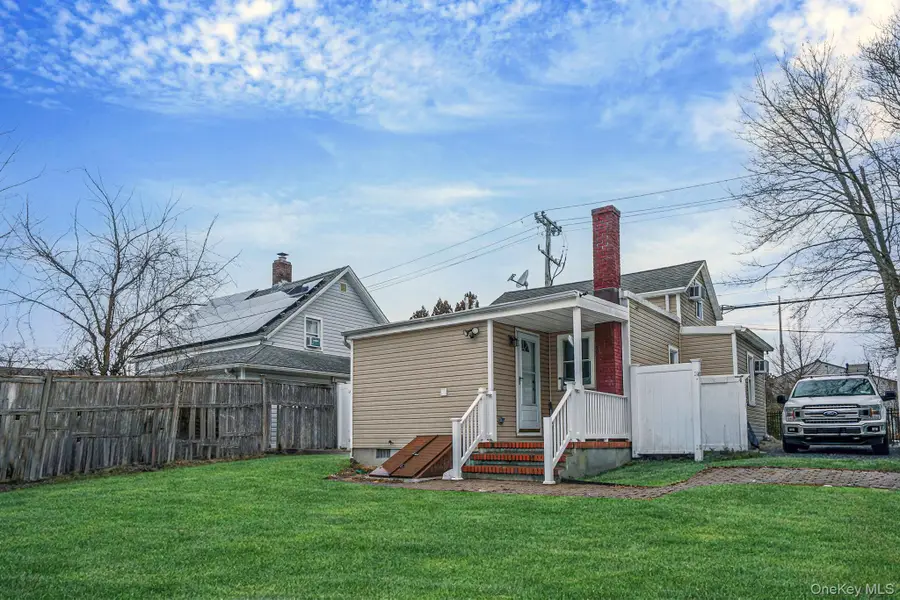 723 W Main Street, Riverhead, NY 11901 - #2