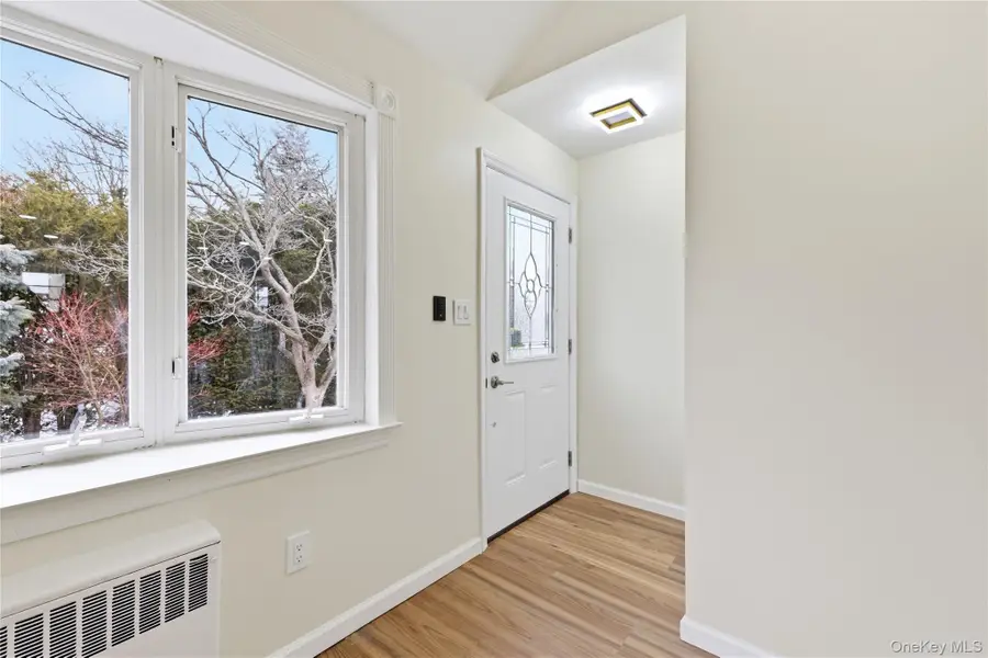 633 7th Street, West Babylon, NY 11704 - #3