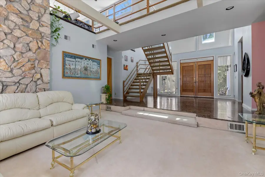 16 Serein Court, Syosset, NY 11791 - #3