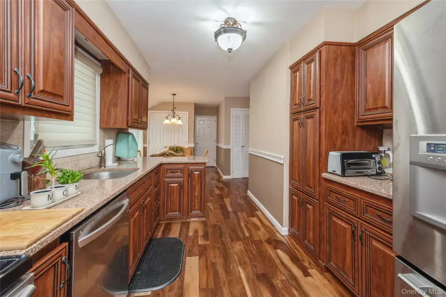 9 Elm Lane Ne, Stony Brook, NY 11790 - #3