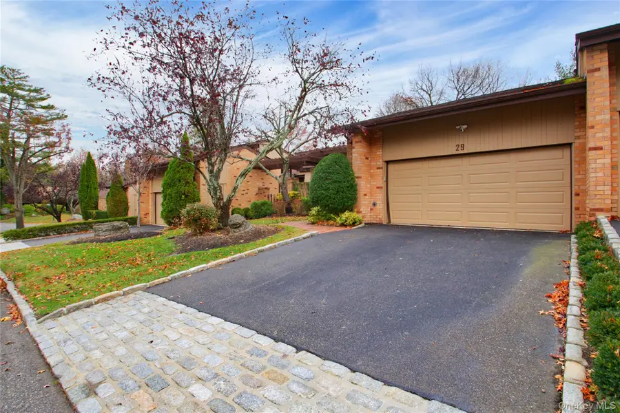 29 Woodland Drive, Roslyn, NY 11576 - #2