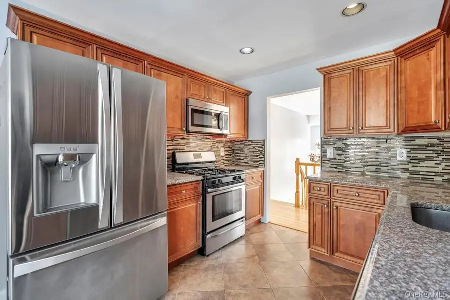 1 Vinyard Way, Coram, NY 11727 - #2