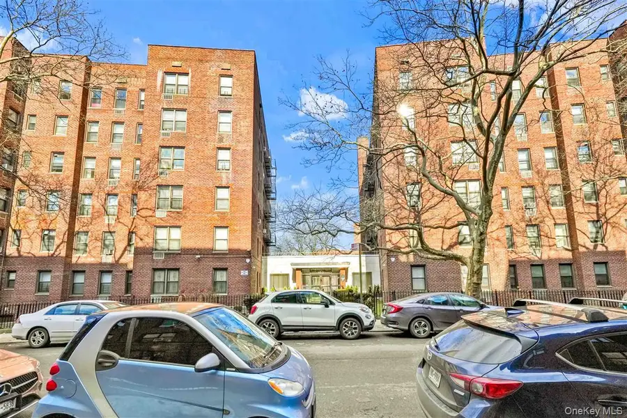 141-05 Pershing Crescent #516, Briarwood, NY 11435 - #2