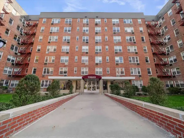 3 Sadore Ln #4P, Yonkers, NY 10710