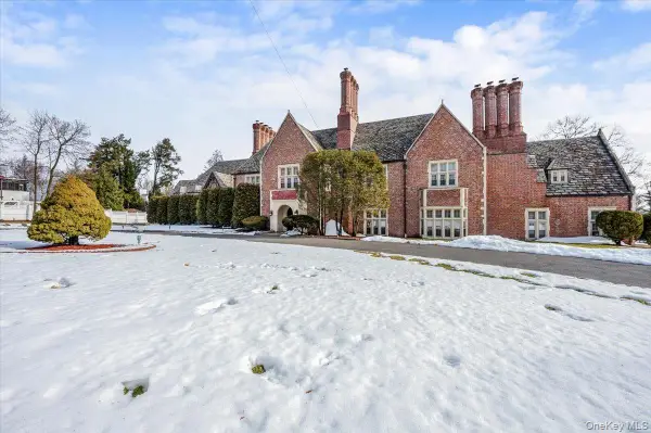 8 Eastway, Bronxville, NY 10708