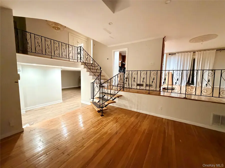 48 Robin Lane, Plainview, NY 11803 - #2