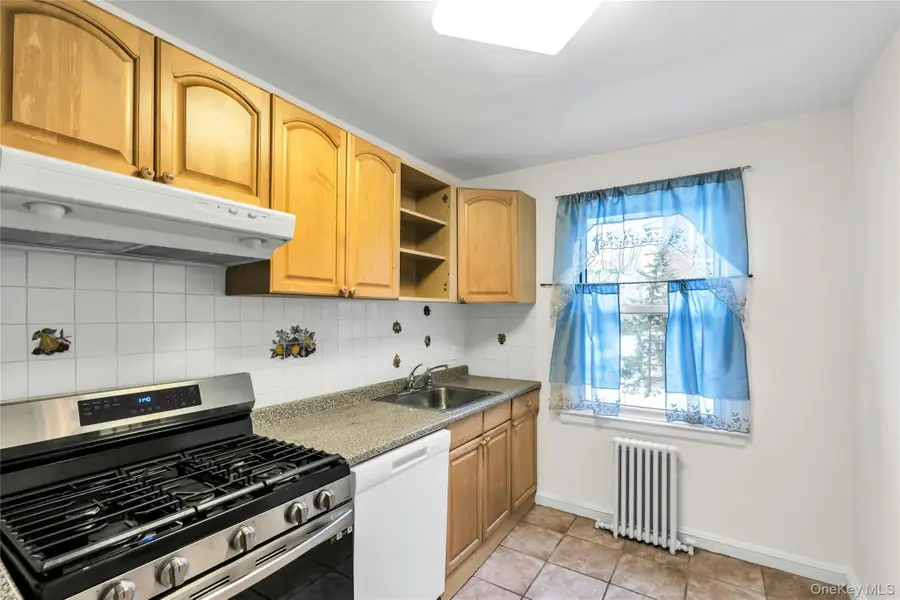 3 Edward Streets #1 G, Roslyn Heights, NY 11577 - #2