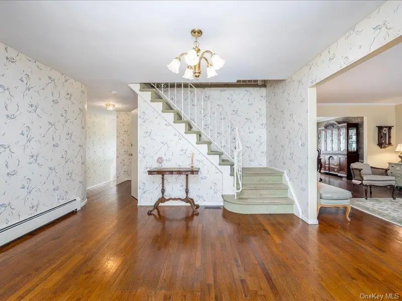 16 Wright Road, Rockville Centre, NY 11570 - #2