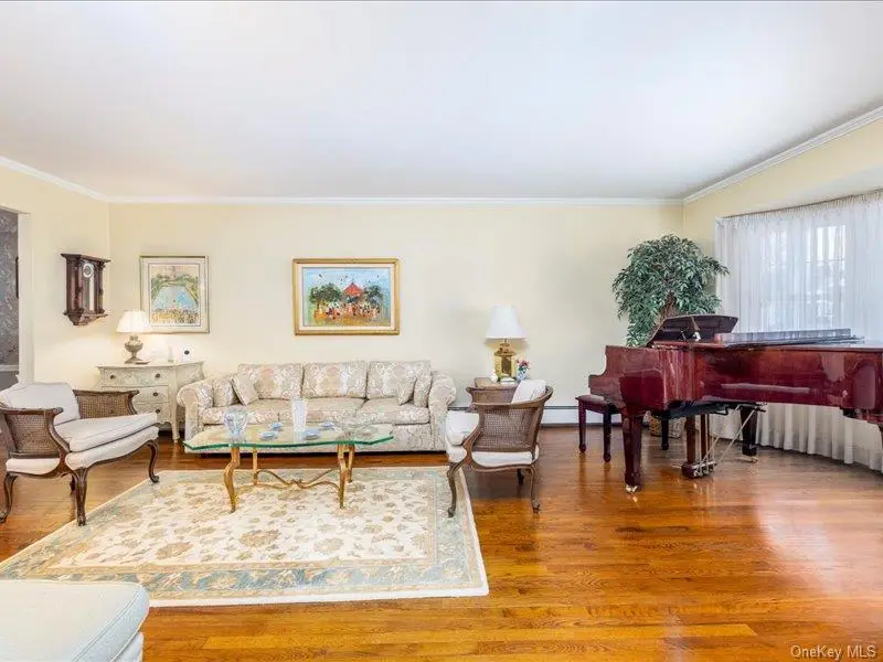 16 Wright Road, Rockville Centre, NY 11570 - #3