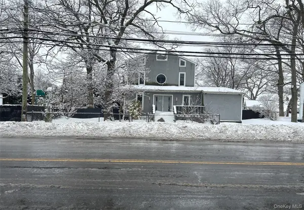 90 Jerusalem Avenue, Massapequa, NY 11758