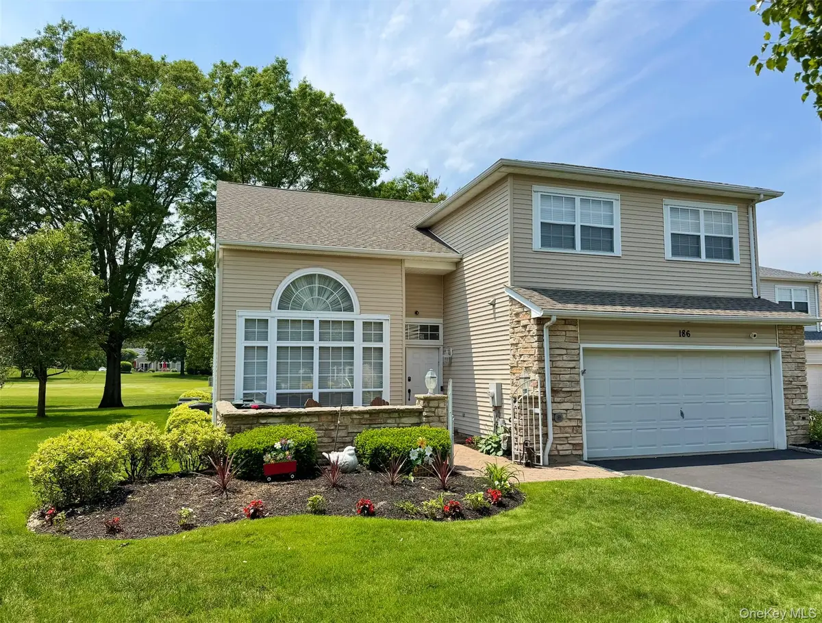 186 Windwatch Drive, Hauppauge, NY 11788 - #1