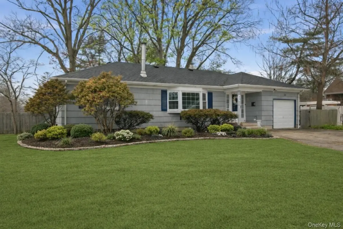 24 Stellenwerf Avenue, East Islip, NY 11730 - #1