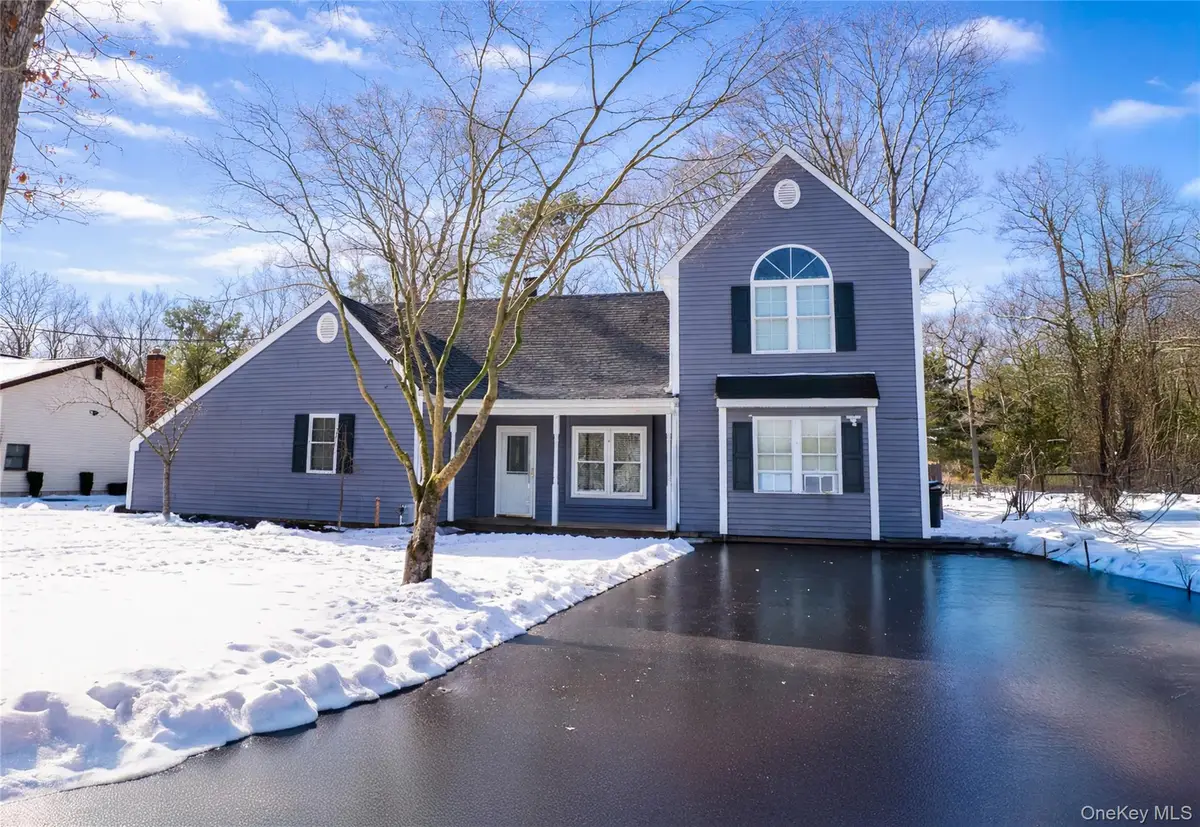 160 Pennsylvania Avenue, Medford, NY 11763 - #1