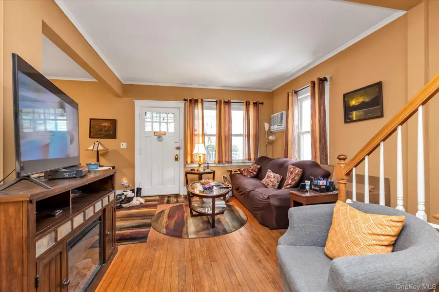 18 Derby Court, Malverne, NY 11565 - #3