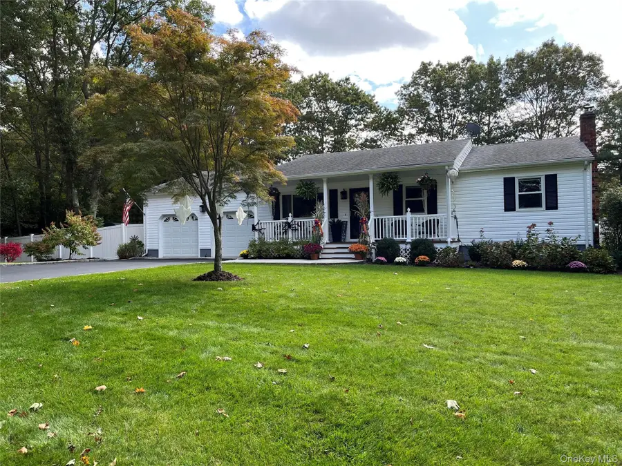 8 Vega Drive, Shoreham, NY 11786 - #2