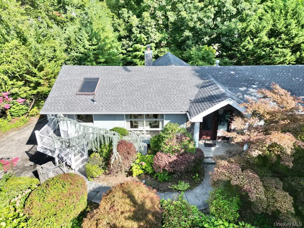 3 Wooleys Lane E, Great Neck, NY 11021 - #1