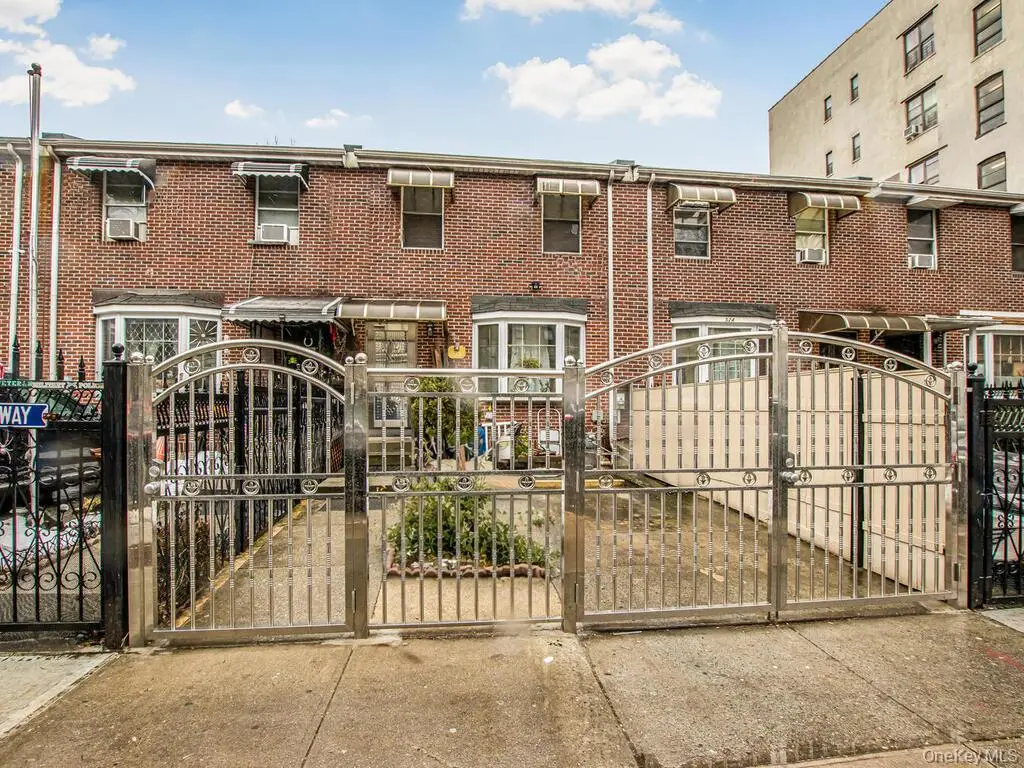 526 E 139th Street, Bronx, NY 10454 - #1