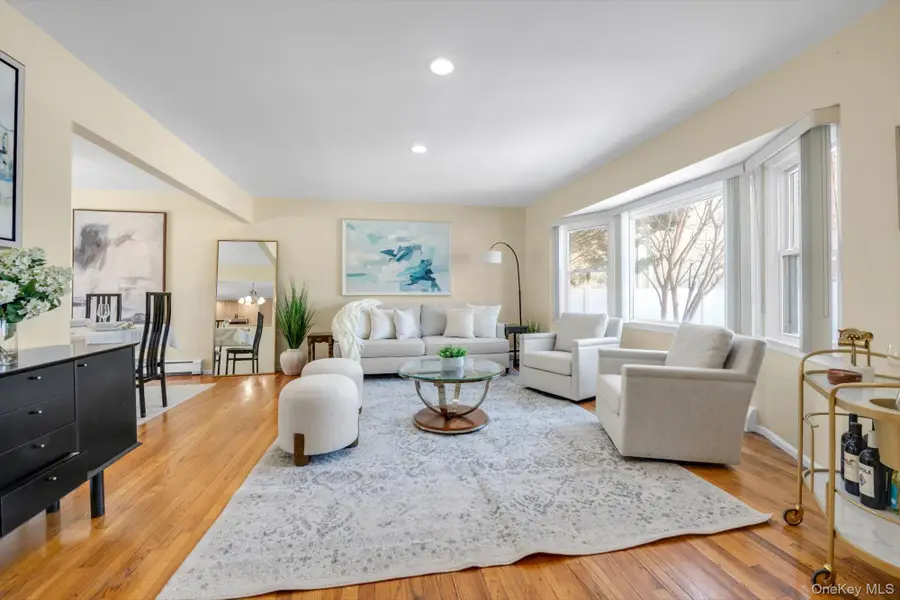 381 Robyn Place, East Meadow, NY 11554 - #3