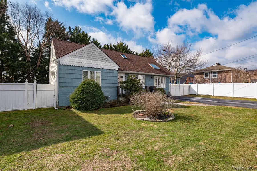 14 Willoughby Place, West Islip, NY 11795 - #2