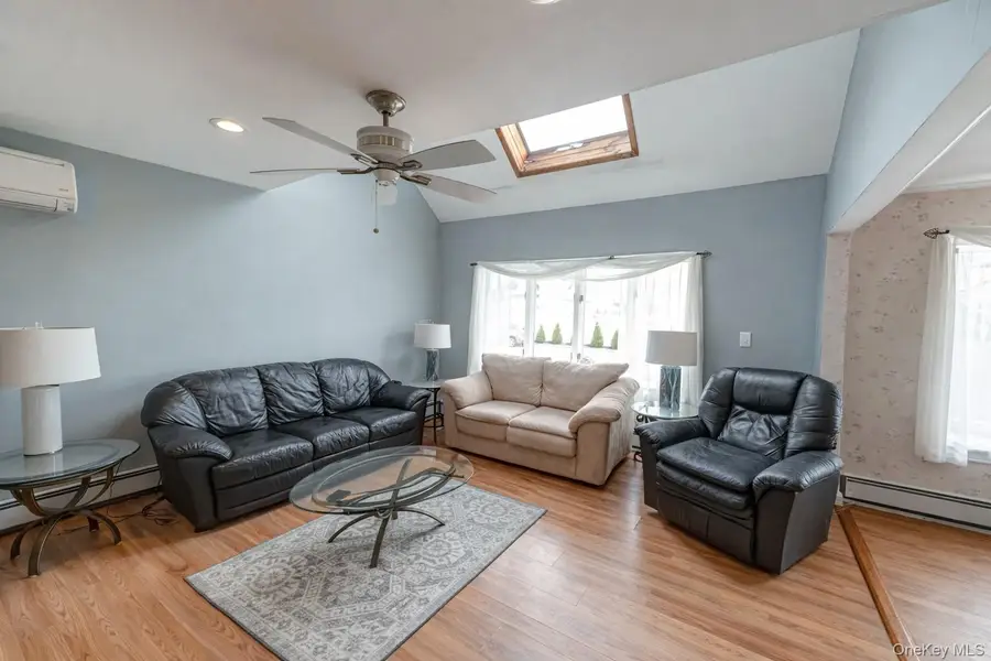 14 Willoughby Place, West Islip, NY 11795 - #3