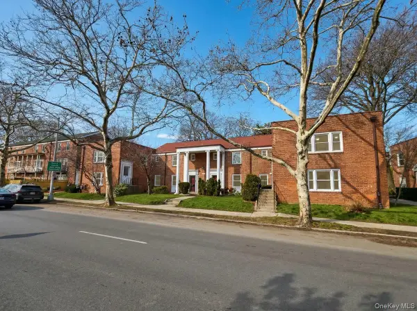 144-37 Grand Central Parkway #74E, Briarwood, NY 11435