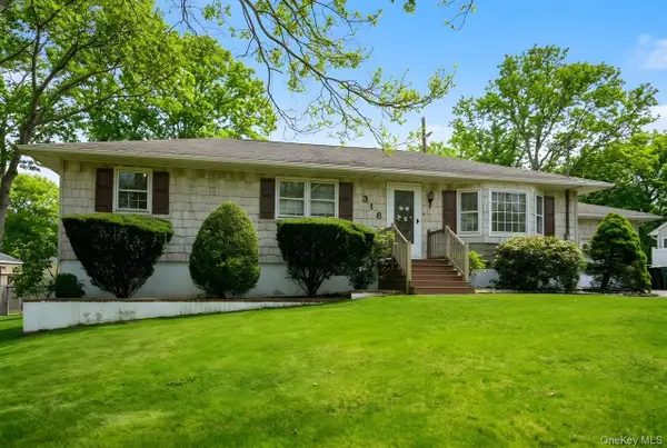 318 Jamaica Avenue, Medford, NY 11763