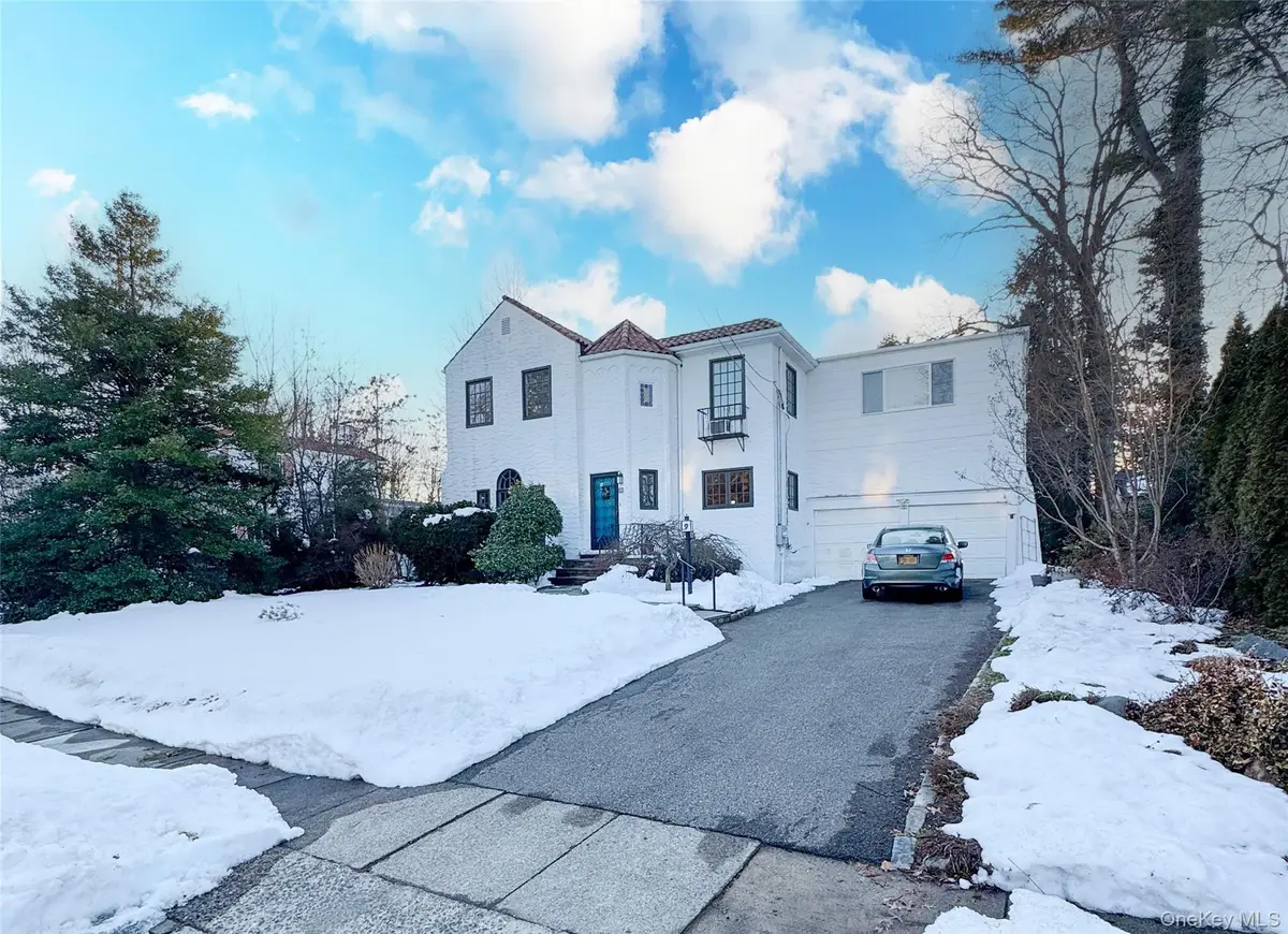 9 Ramsey Road, Great Neck, NY 11023 - #1