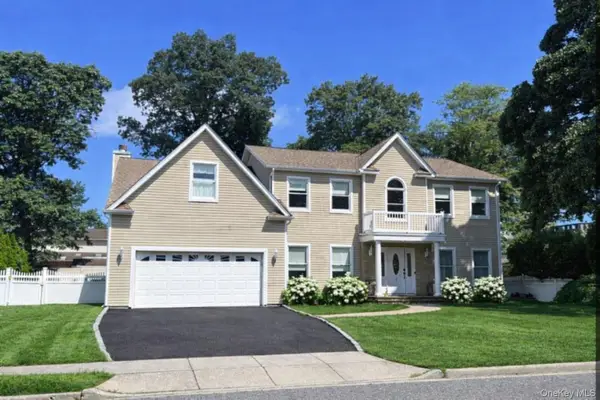 5 Pine Street, Plainview, NY 11803