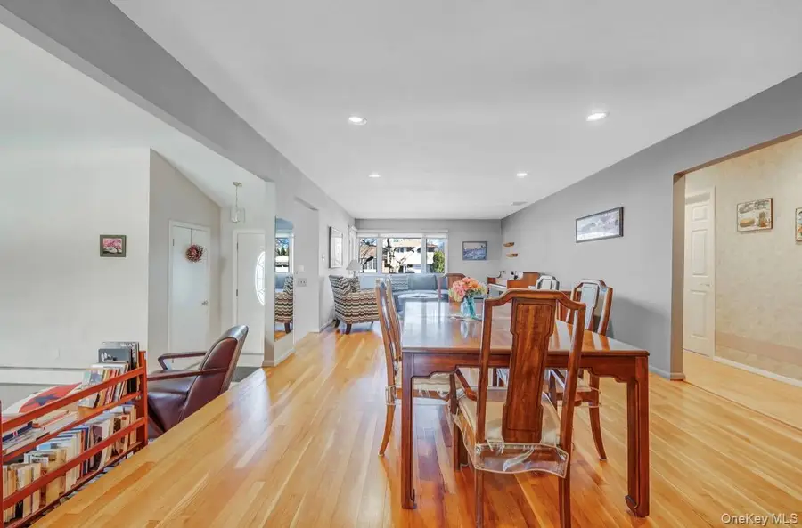 8 Leeward Lane, Commack, NY 11725 - #3