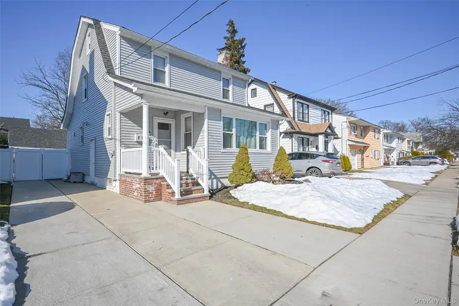 21 Dikeman Street, Hempstead, NY 11550 - #2