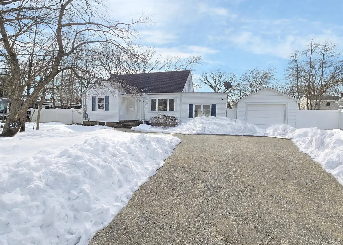 214 Van Buren Street, West Babylon, NY 11704 - #1