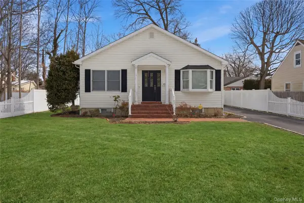 43 Ridgeway Boulevard, Bay Shore, NY 11706