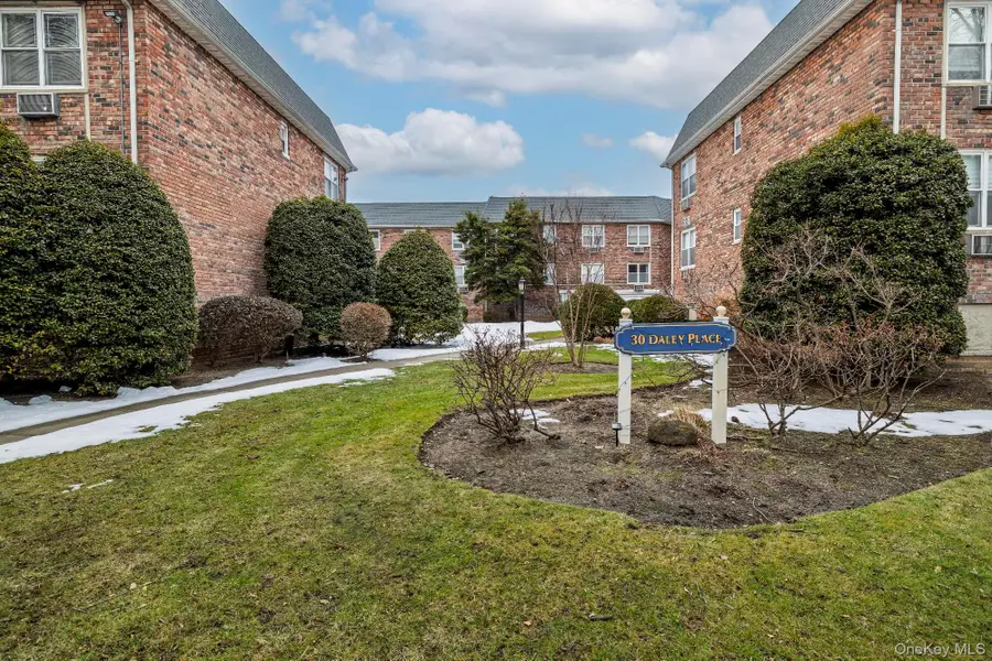 30 Daley Place #136, Lynbrook, NY 11563 - #2