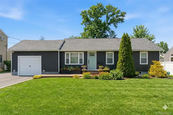 9 Hinton Avenue, Babylon, NY 11702