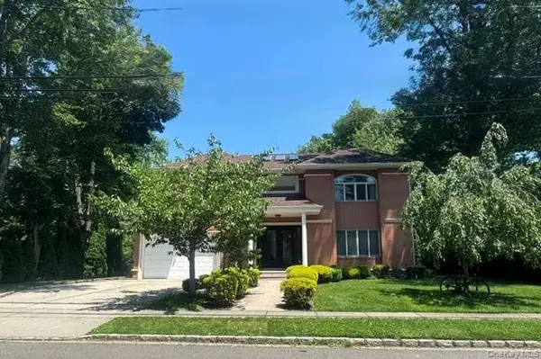 11 Burbury Lane, Great Neck, NY 11023