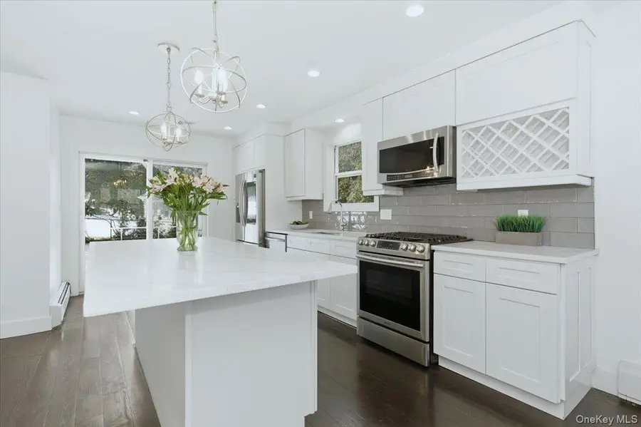 4 Lawrence Place, Pelham, NY 10803 - #3