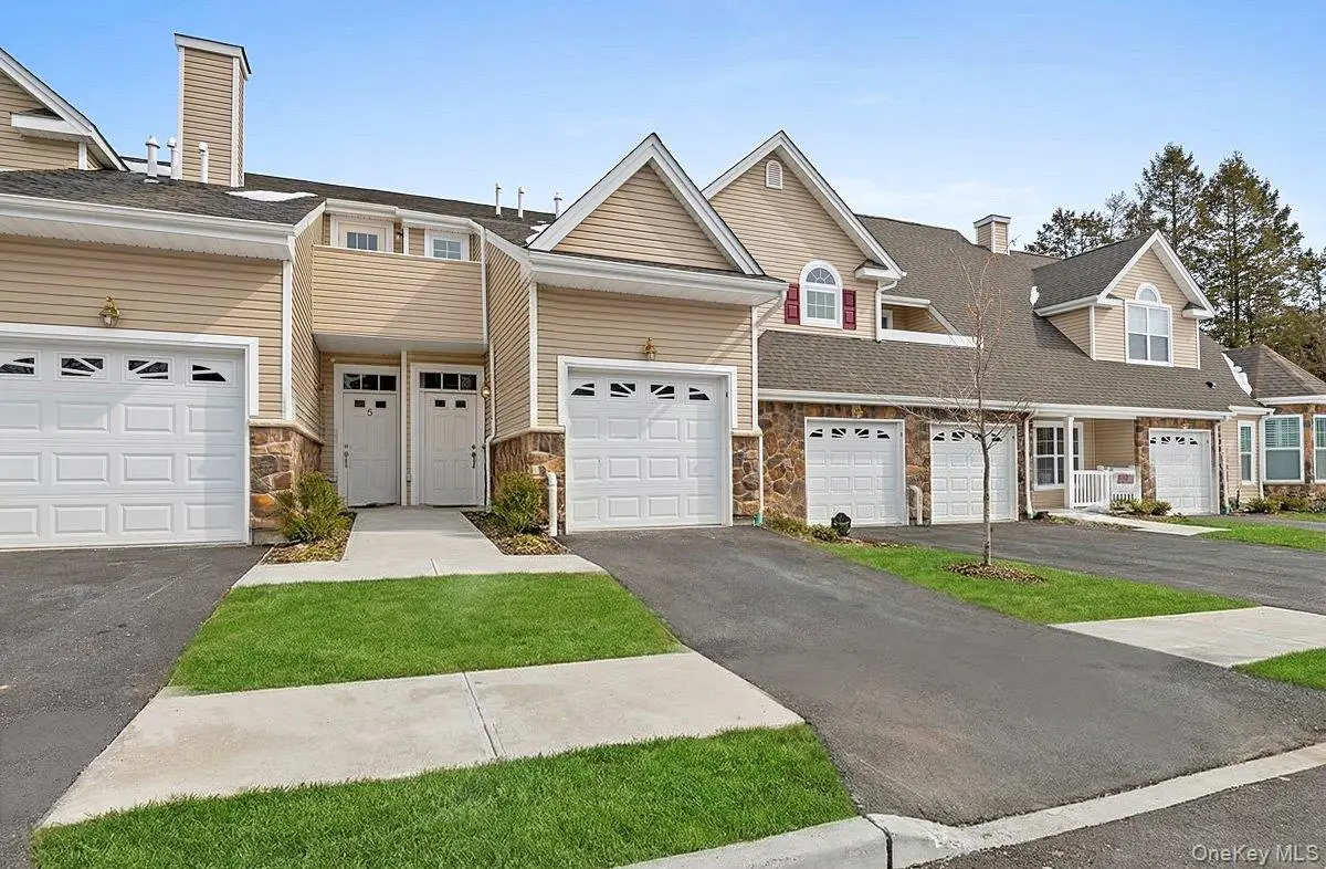 4 Steven Circle #4, Dix Hills, NY 11746 - #1