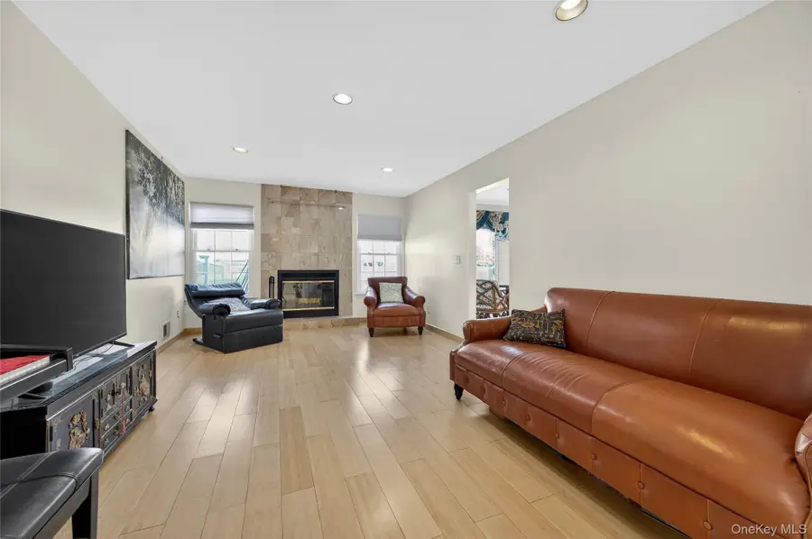 109 Glen Way, Syosset, NY 11791 - #3