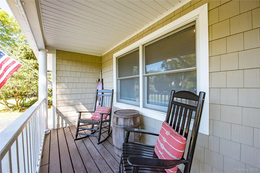 9 Donna Place, East Islip, NY 11730 - #3