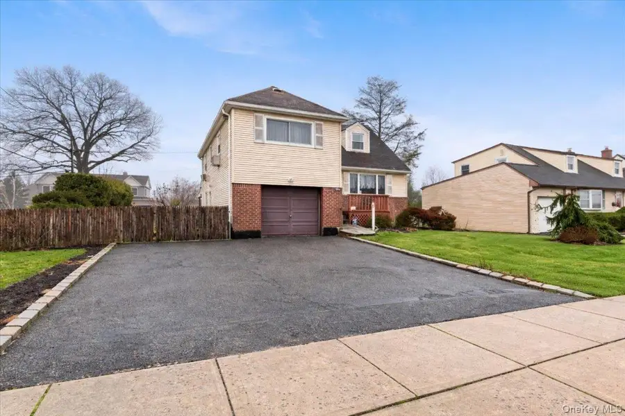 6 Gateway Street, Bethpage, NY 11714 - #2