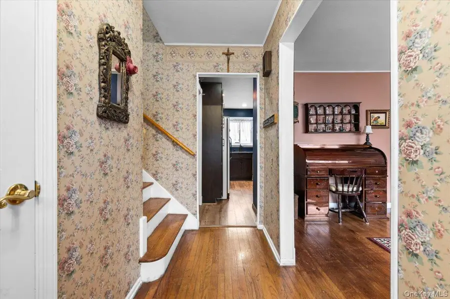 6 Gateway Street, Bethpage, NY 11714 - #3