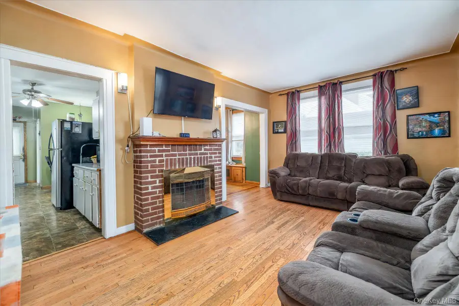 36 Hudson Avenue, Valley Stream, NY 11580 - #3