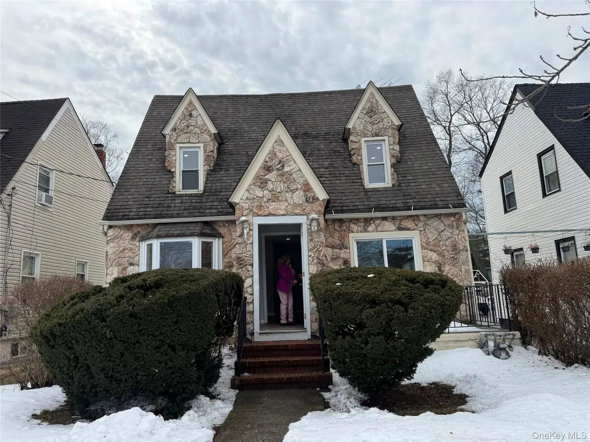 110 Woodside Avenue, Freeport, NY 11520 - #1