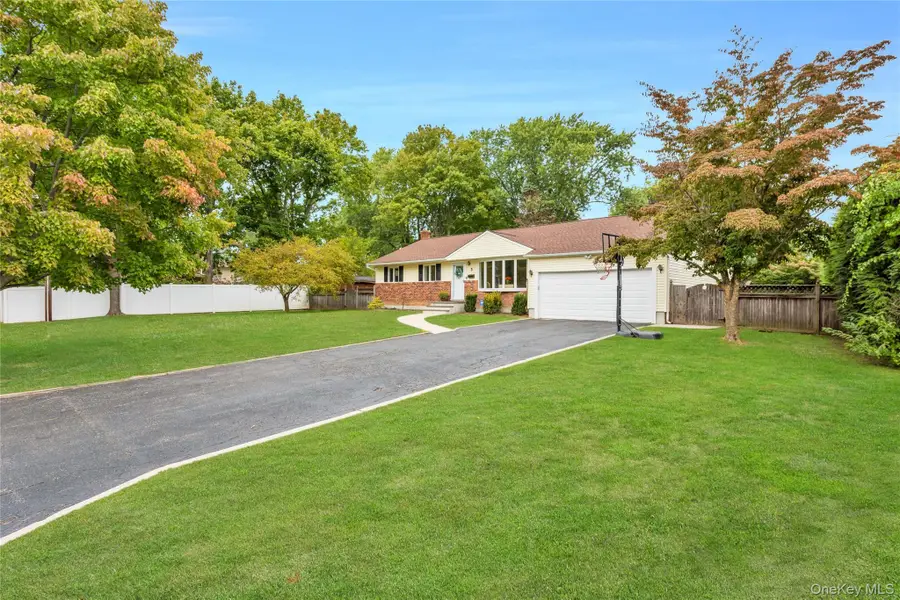 3 Cherrywood Drive, East Northport, NY 11731 - #2