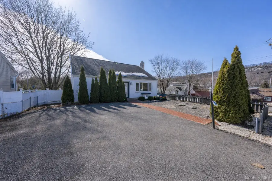 27 Walnut Street, New Windsor, NY 12553 - #3