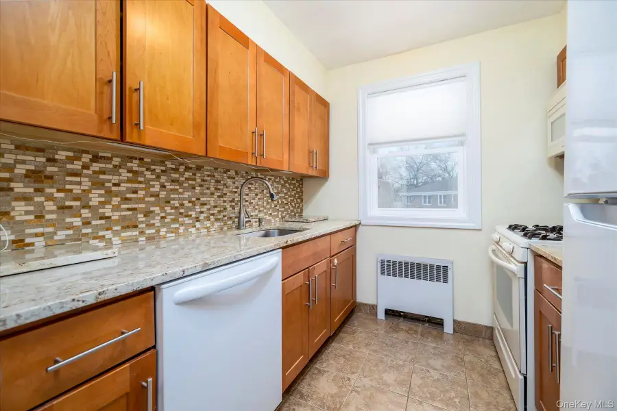 22930 Kingsbury Avenue #upper, Oakland Gardens, NY 11364 - #3