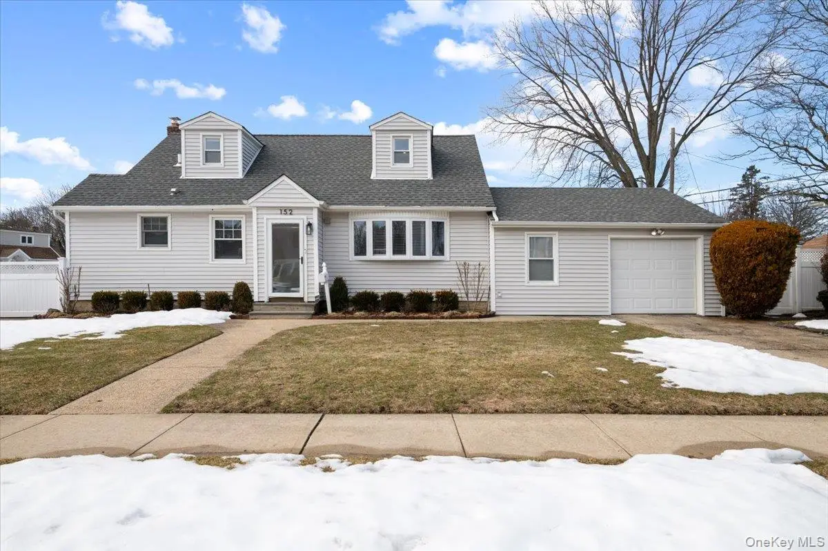 152 Manor Street, Plainview, NY 11803 - #1