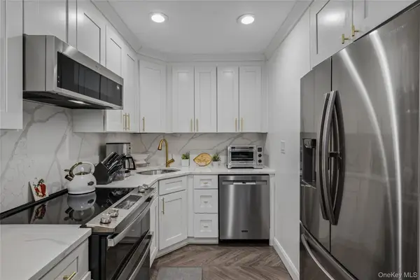 10-10 166th Street #4A, Beechhurst, NY 11357