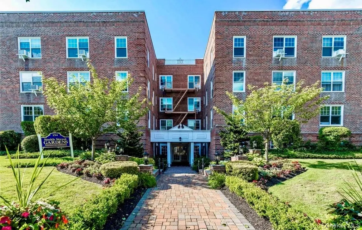 194 Smith Street #3E, Freeport, NY 11520 - #1